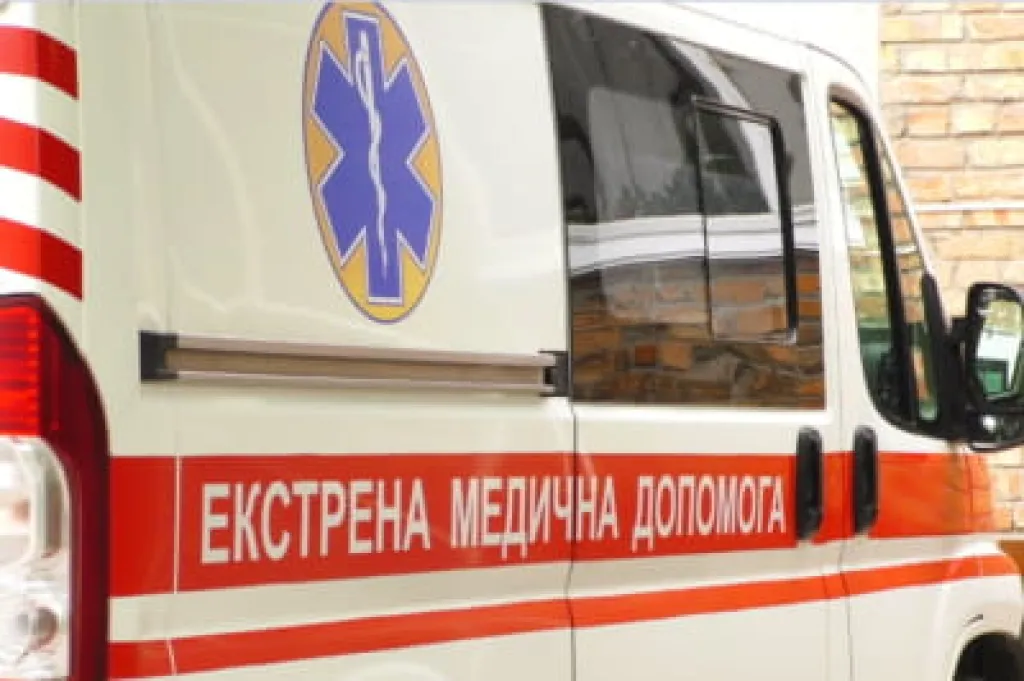 Внаслідок удару по Києву постраждала вагітна: їй екстрено провели пологи, медики борються за життя дитини і мами