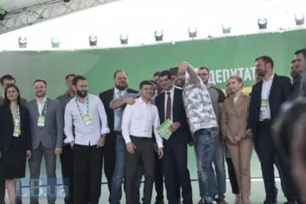 Зеленський зустрінеться з фракцією “Слуга народу” – Железняк
