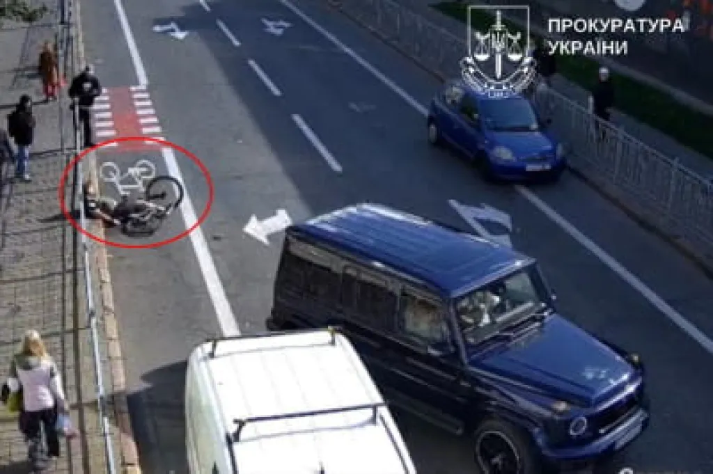 У Києві водія, який побив велосипедиста до втрати свідомості через зауваження про паркування, відправили під домашній арешт
