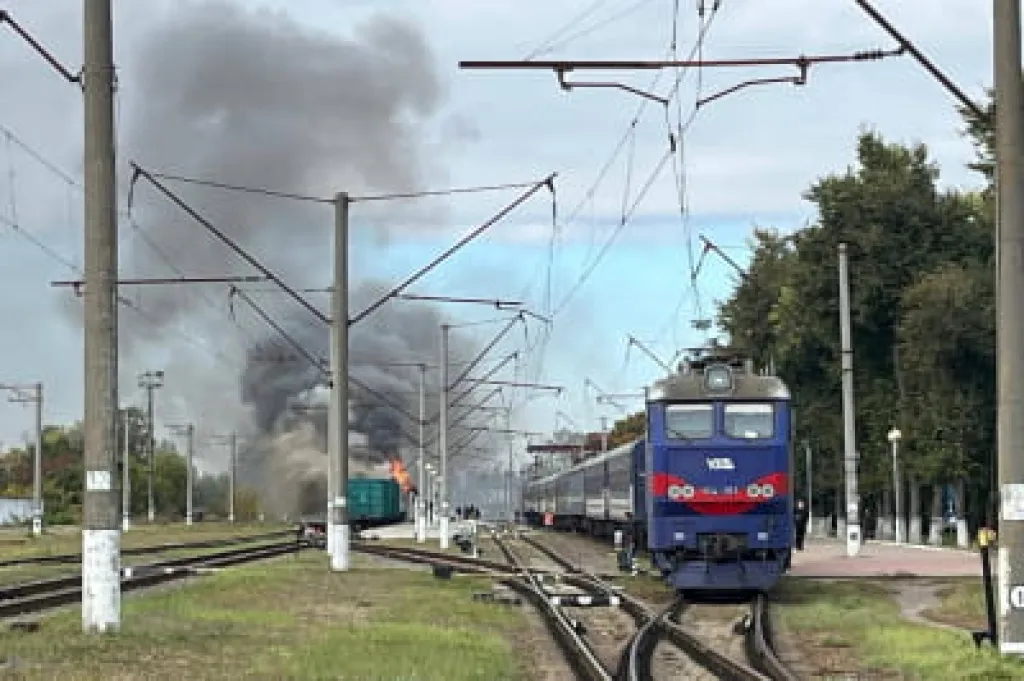 Атака на вокзал у Шостці: в одному з вагонів виявили тіло загиблого – відео