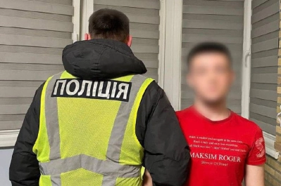 Юнак у формі поліцейського знімав відео під російську музику: йому загрожує штраф