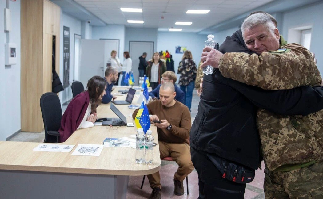 Безбар’єрність та послуги для ветеранів: у Дарницькому районі відкрився «Київ Мілітарі Хаб»