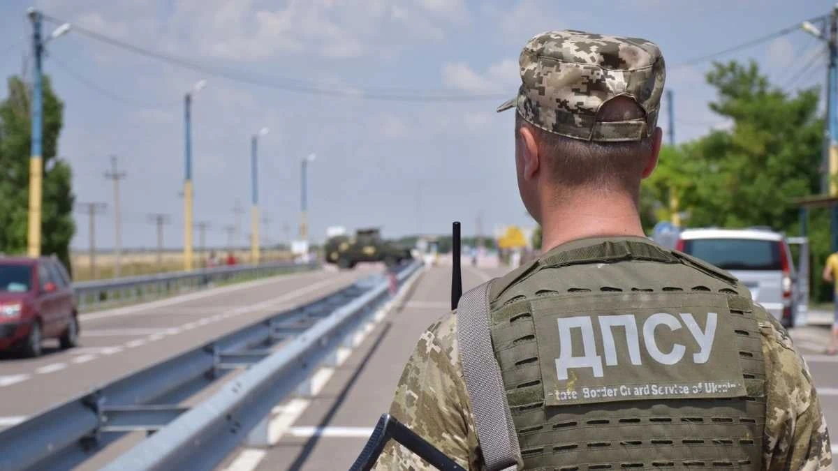 Черги на кордоні Львівщини зросли у святкові дні: прикордонники радять планувати поїздки