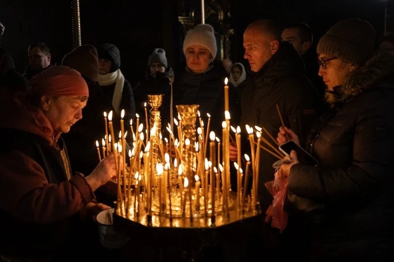 Різдвяний ранок у Києві: храми зібрали вірян на головні служби року