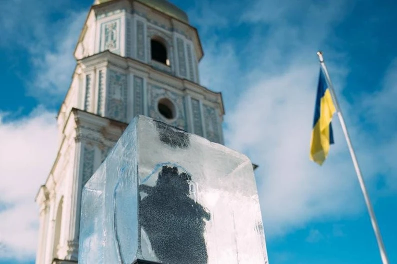 У серці Києва оживає крижане тепло: інтерактивна інсталяція на Софійській площі