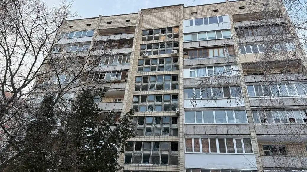 Нічна атака дронів по столиці: у Солом’янському районі горіли будівлі