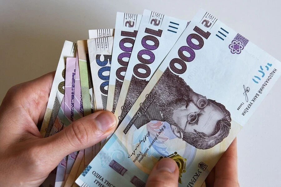 Фінансовий стрибок під ялинку: середня зарплата в Україні перевищила 30 тисяч гривень