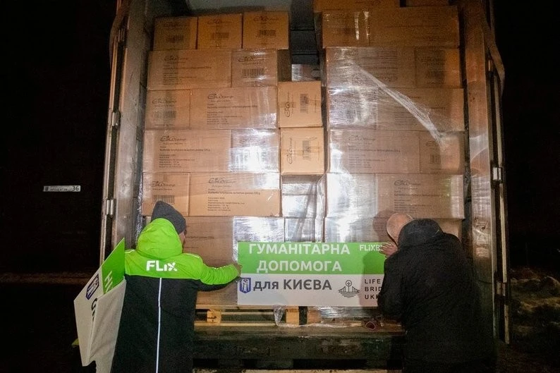 Битва за світло: Київ розгортає масштабну мережу генераторів та мобільного обігріву від європейських столиць