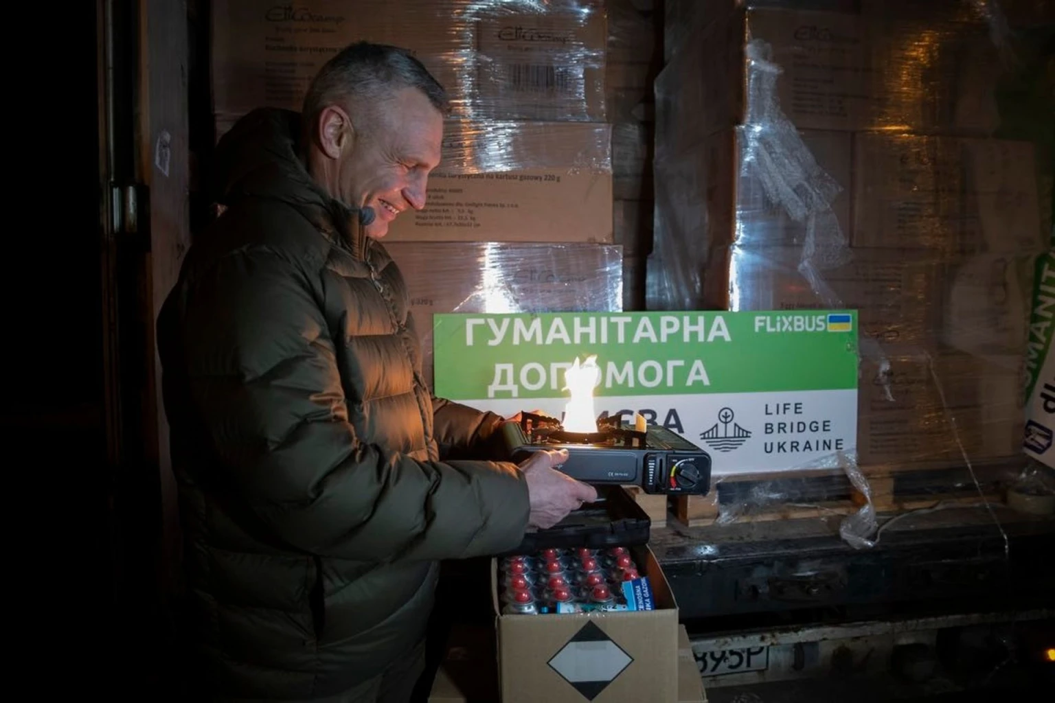 Битва за світло: Київ розгортає масштабну мережу генераторів та мобільного обігріву від європейських столиць
