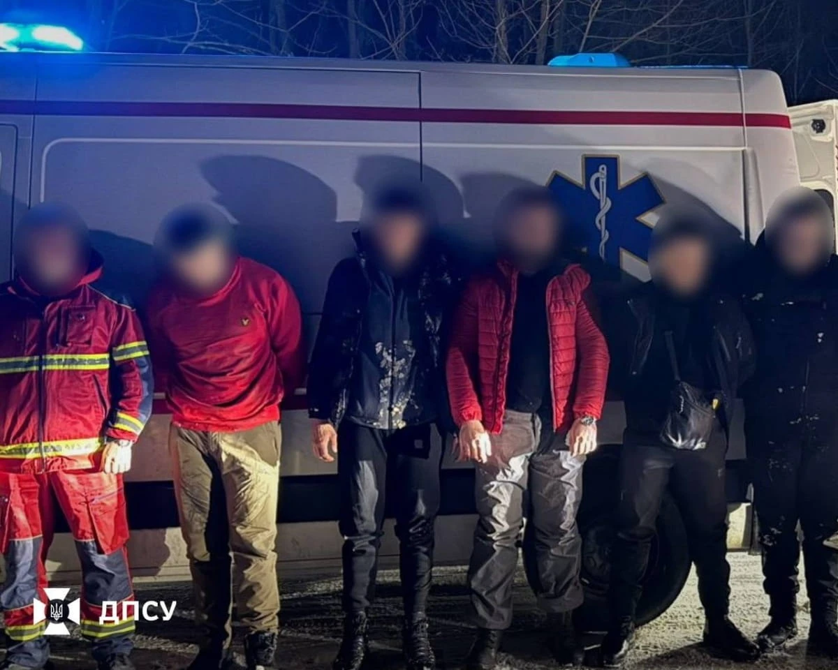 Спецрейс за 60 тисяч доларів: на Буковині затримали фейкову швидку з ухилянтами