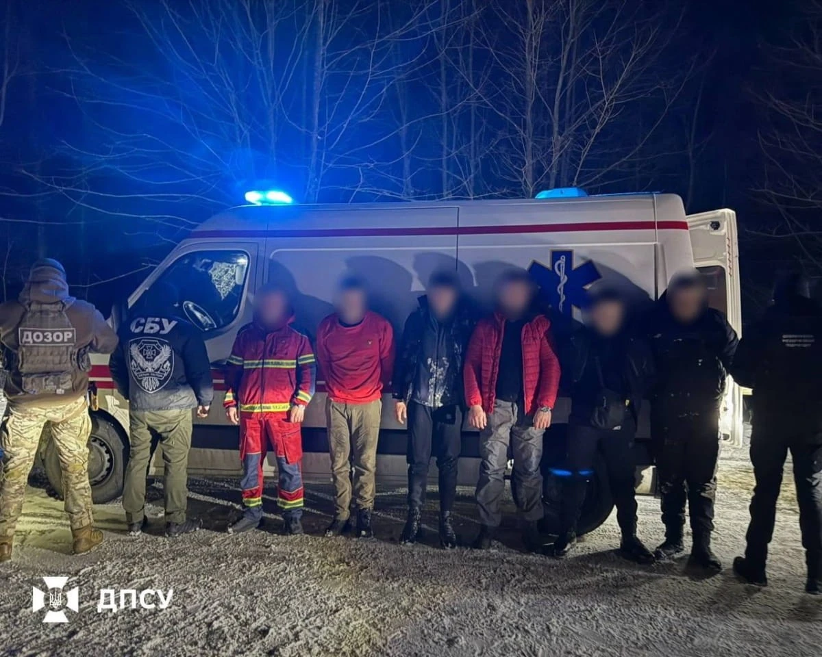 Спецрейс за 60 тисяч доларів: на Буковині затримали фейкову швидку з ухилянтами