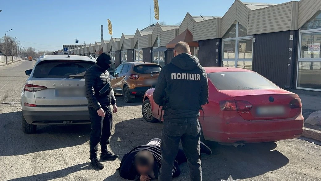 Столичні правоохоронці затримали організатора схеми втечі військовозобов’язаних за межі України
