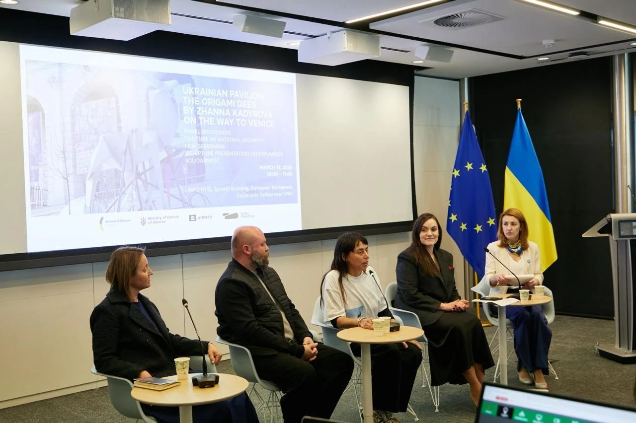 Культурний фронт у Брюсселі: як «Оригамі Олень» став символом української безпеки в Європарламенті