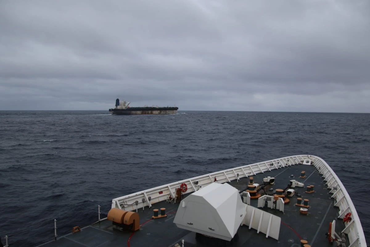 Танкер Arhimeda ігнорує санкції США у стратегічних водах