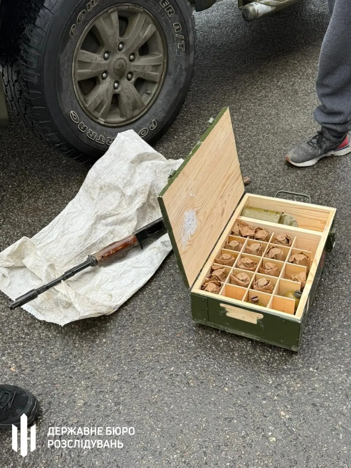 Дезертирство та торгівля арсеналом: на Харківщині затримали бійця зі зброєю з фронту
