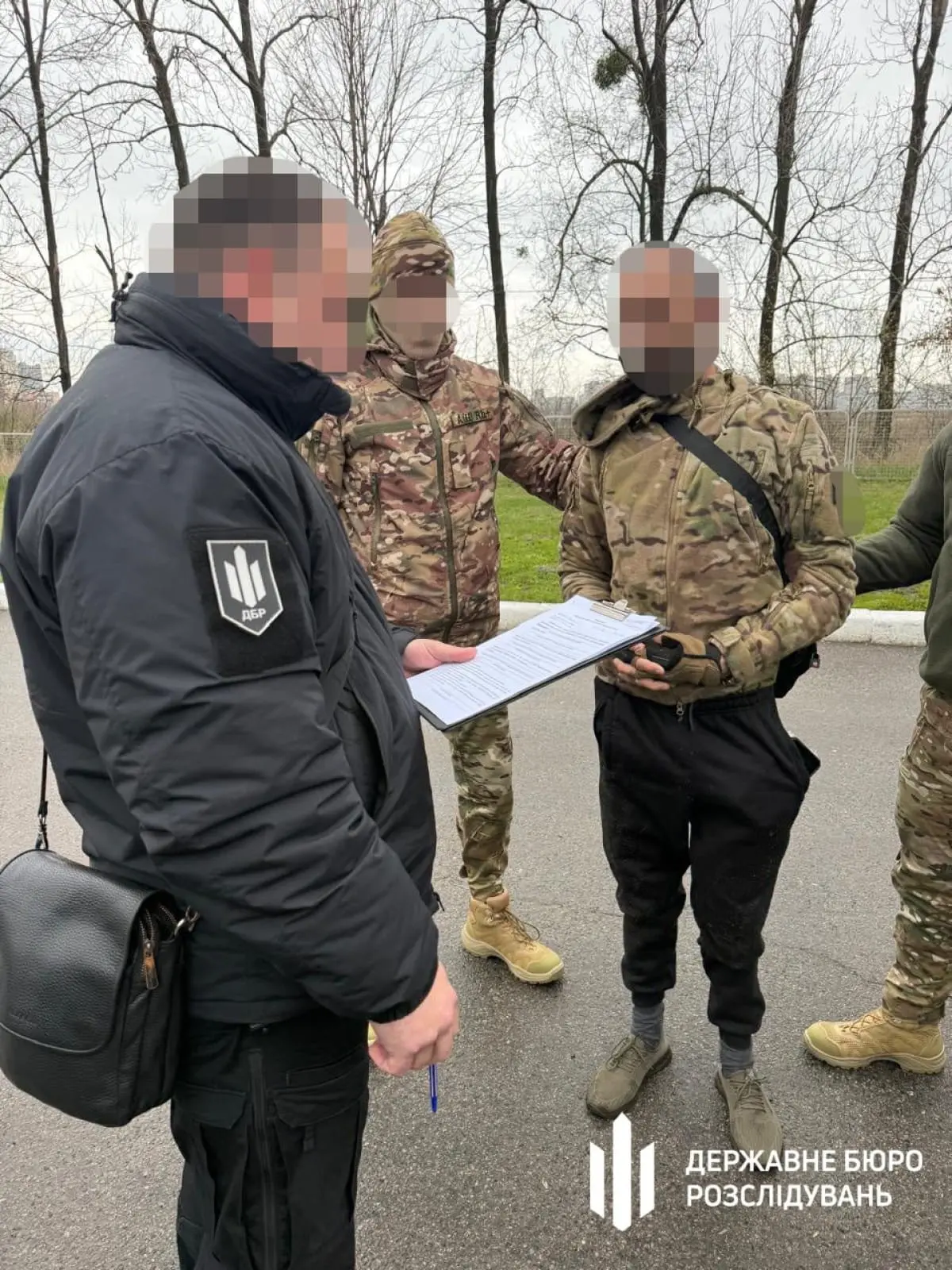 Дезертирство та торгівля арсеналом: на Харківщині затримали бійця зі зброєю з фронту