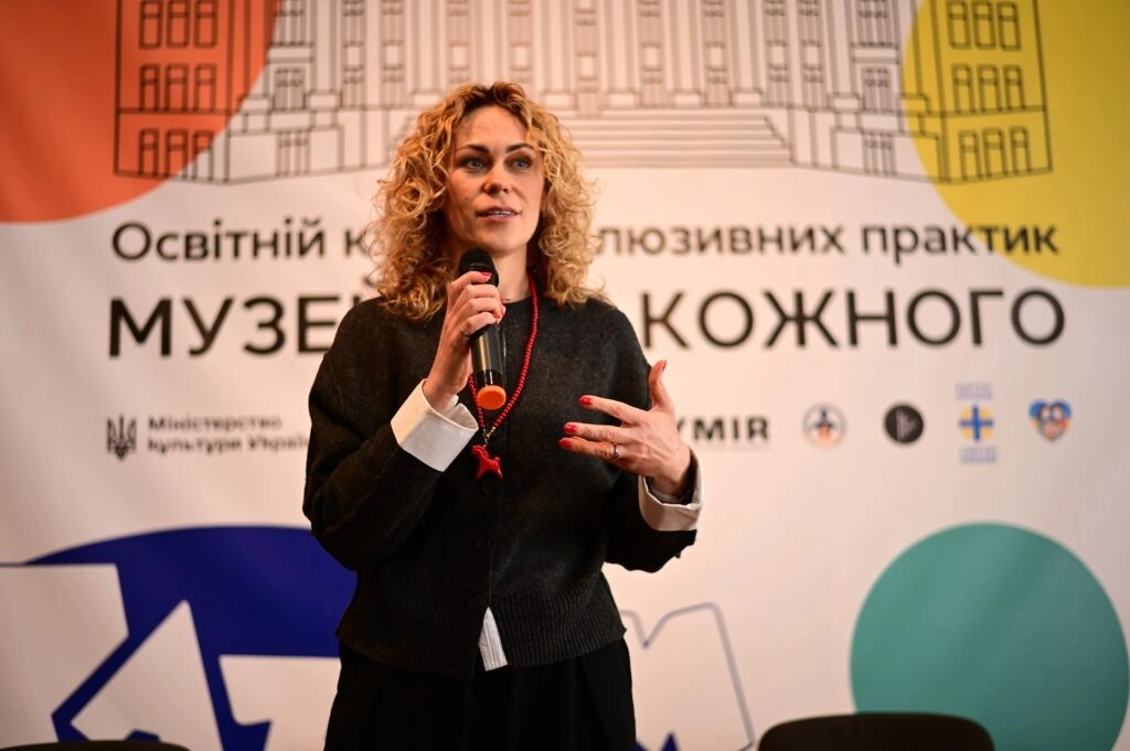 У Києві завершили масштабну програму для музеїв: сотні фахівців навчилися створювати безбар’єрні простори
