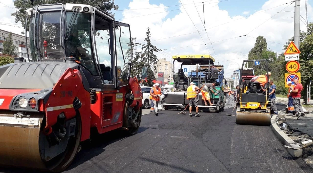 Столичні дорожники починають ремонт на Володимирській та Лісовому: графік обмежень
