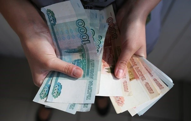 Фінансовий хаос у РФ: через нестабільний інтернет росіяни спустошують банківські рахунки