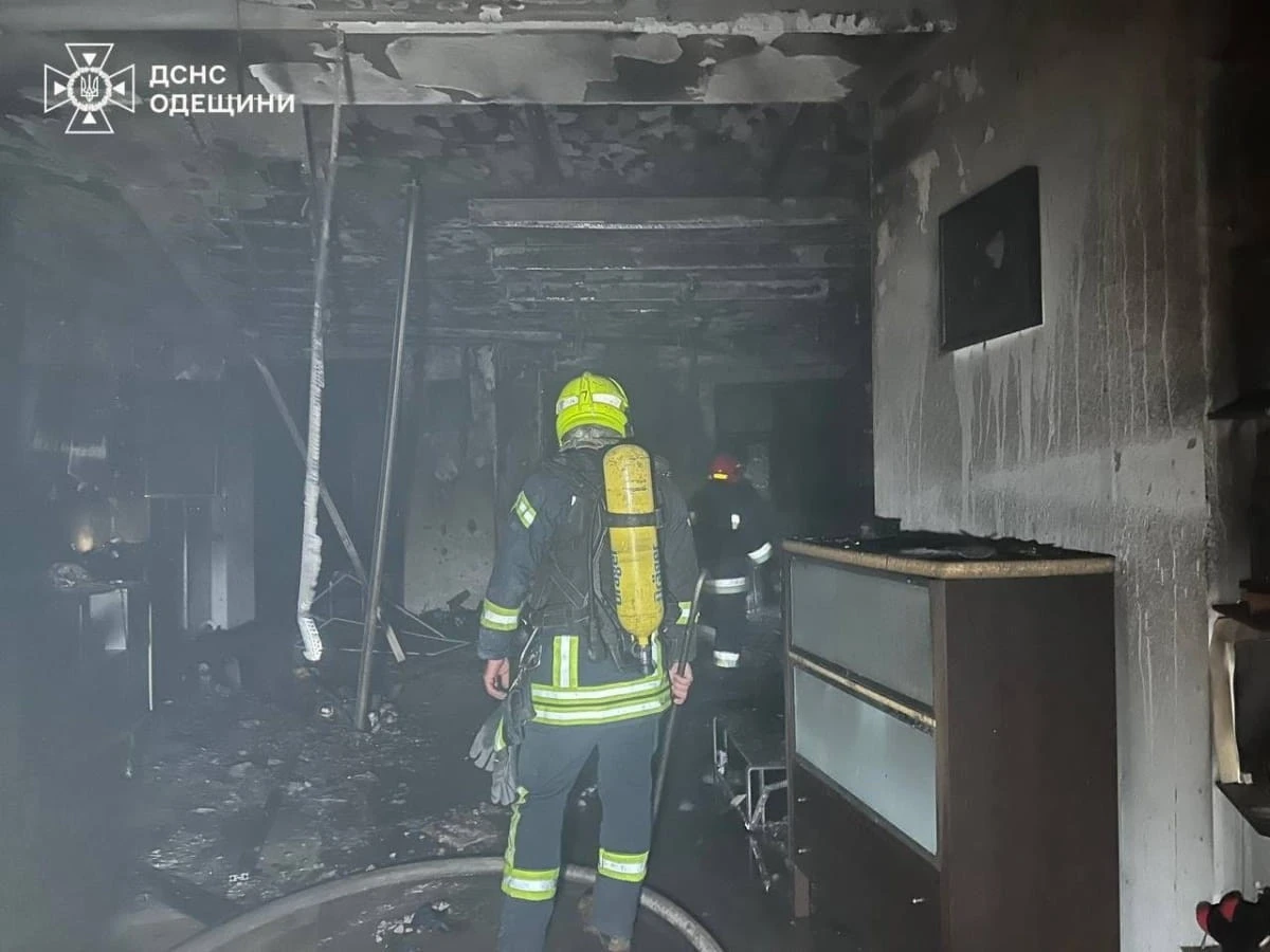 Нічна атака дронів на Одесу призвела до руйнувань у багатоповерхівках