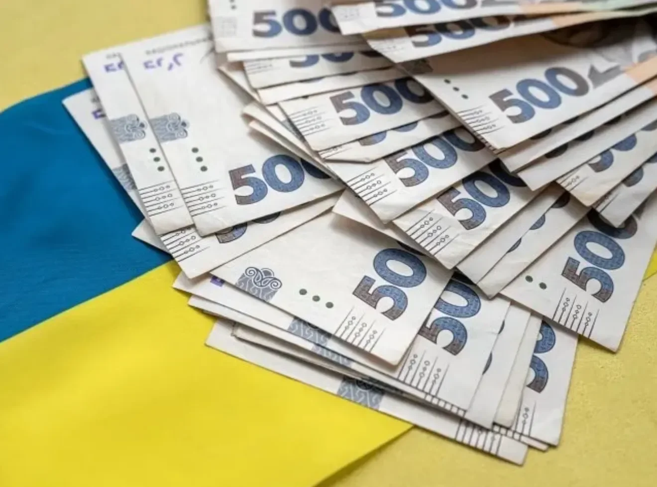 Уряд спрямував мільярди гривень на підвищення окладів освітянам